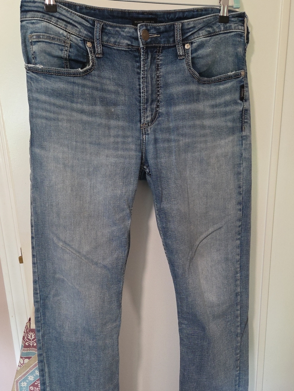 Silver Jeans Men's Straight Jeans in Light Blue Wash
